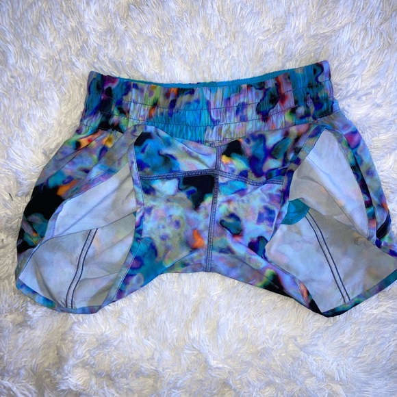 Lululemon Seawheeze Tracker Euphoria Multi Size 4 RARE & PERFECT - Picture 5 of 13